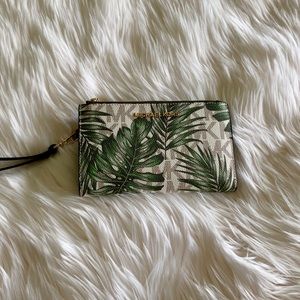 NEW Michael Kors MK Palm Leaf Clutch Wristlet